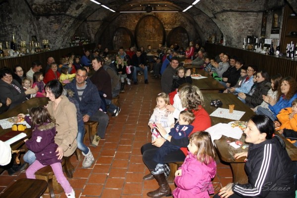 FOTO: Dedek Mraz obdaril otroke v Radgonskih goricah