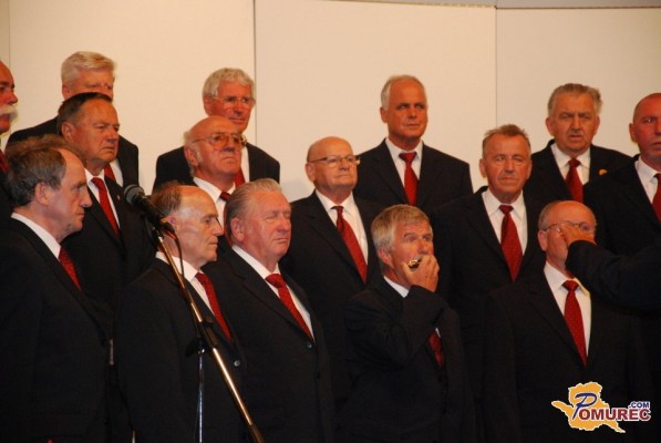 FOTO: Partizanski pevski zbor navdušil v Ljutomeru