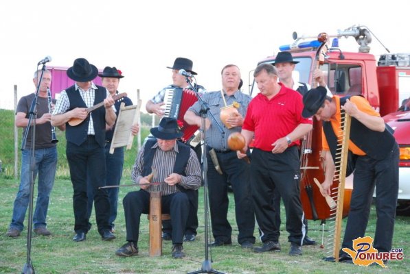 FOTO: V Črenšovcih ob kresu dišalo po pajanem kruhu