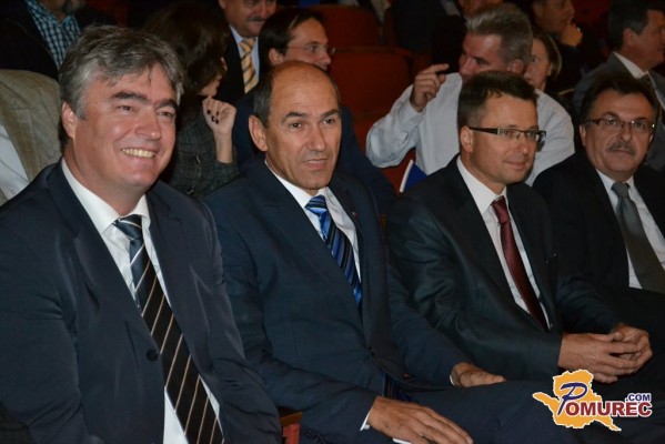 Janša v Lendavi: Slovenija je zaradi nesposobne vlade na robu bankrota