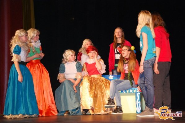 FOTO: Nadobudni gledališčniki so se predstavili v Ljutomeru