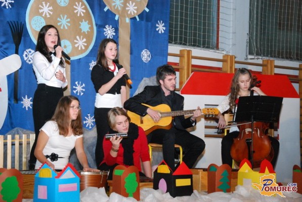 FOTO: Božične praznike z dobrodelnim koncertom pričarali tudi v Odrancih