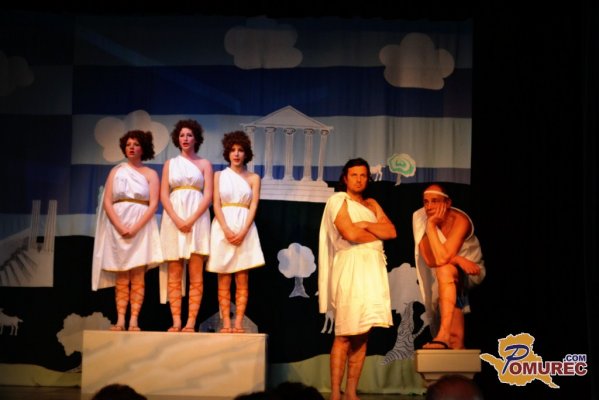 FOTO: Bog na murskosoboškem grajskem odru