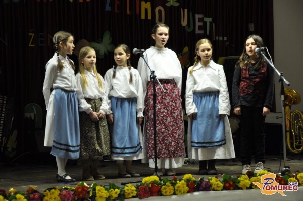 FOTO: Na Srednji Bistrici praznovale žene, matere in dekleta
