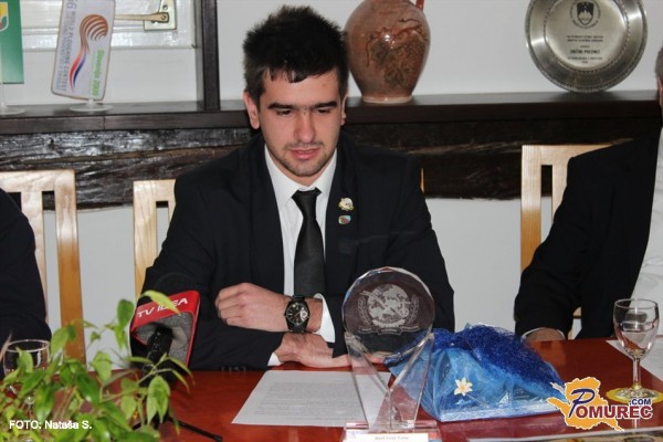 FOTO: Matej Sinic prvi Slovenec s kristalnim pokalom iz oranja