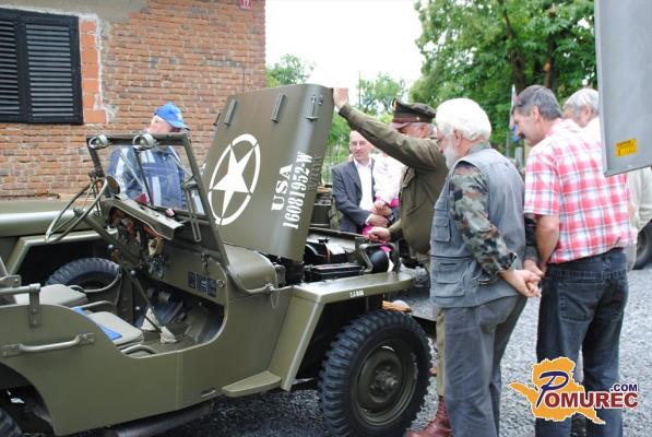 FOTO: Starodobna vojaška vozila navdušila Beltinčane 