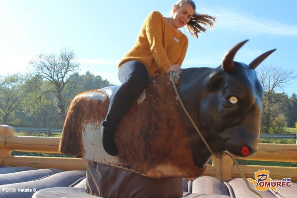 FOTO: Ob vrčku zajahali bika na Ropoči