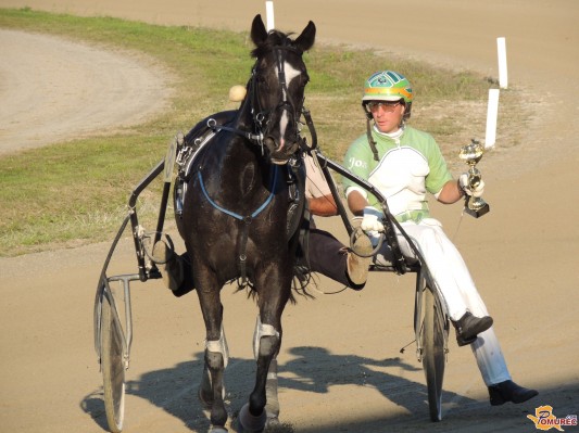 FOTO: V Ljutomeru zaključili sezono kasaških dirk