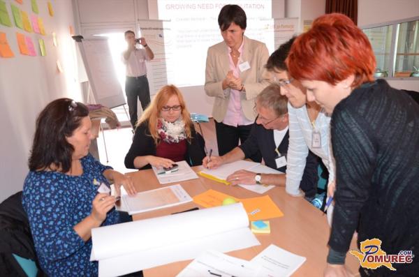 FOTO: Na delavnici facilitiranja »olajšali« povezave med ljudmi