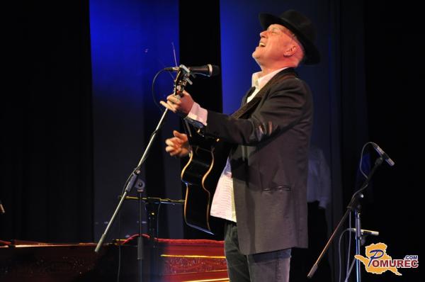 Kreslin navdušil občinstvo ob jubileju bolnišnice 