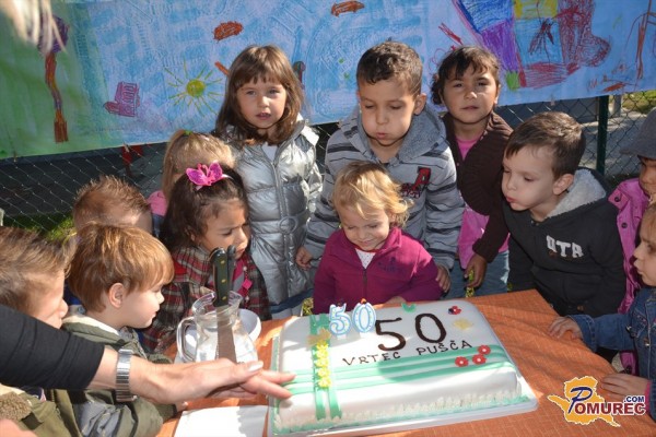 FOTO: Na Pušči praznovali 50. obletnico vrtca in desetletnico krajevne skupnosti