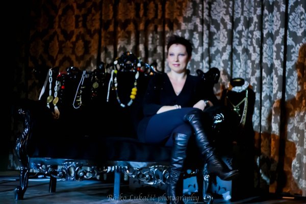 Pomagajmo pomurski oblikovalki Suzani Rengeo do zmage