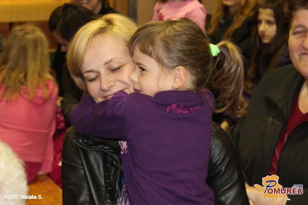 FOTO: Materinski dan proslavili na Pertoči