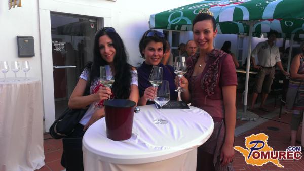 FOTO: Na Grosmmannovem festivalu na degustaciji vin nazdravila tudi vinska kraljica 