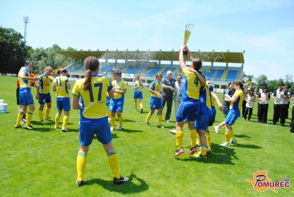 FOTO: Veliko slavje nogometašic Teleing Pomurja