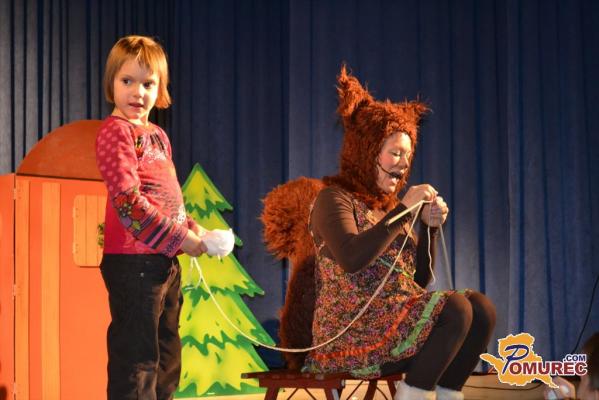 FOTO: Zajček in veverička rajala z otroki v Bakovcih