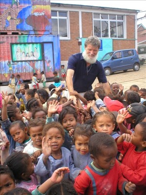 Slovenec Pedro Opeka predlagan za Nobelovo nagrado za mir