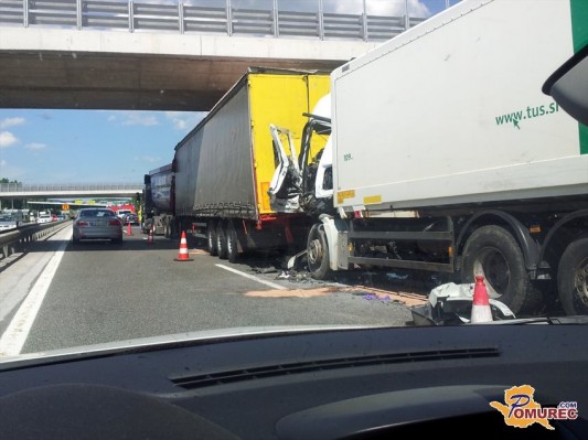 Na avtocesti pred priključkom Slovenske Konjice nalet štirih tovornih vozil