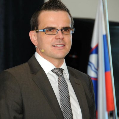 Avbelj: V globalni konstelaciji fikcija demokracije ne zdrži več