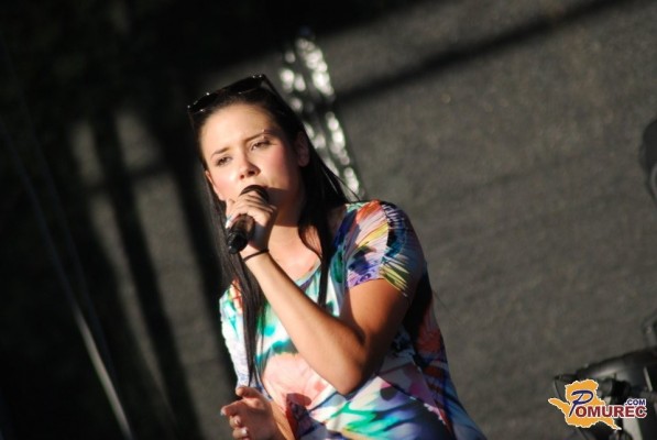 Alma Merklin z mislimi že pri snemanju videospota za novo pesem