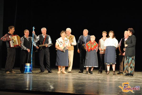 FOTO: Predstavitev kulturnih društev v domu Lendava 
