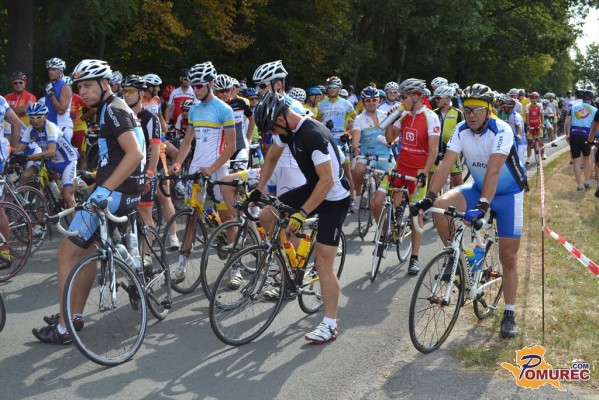 FOTO: 417 kolesarjev poganjalo pedala na 32. maratonu Treh src