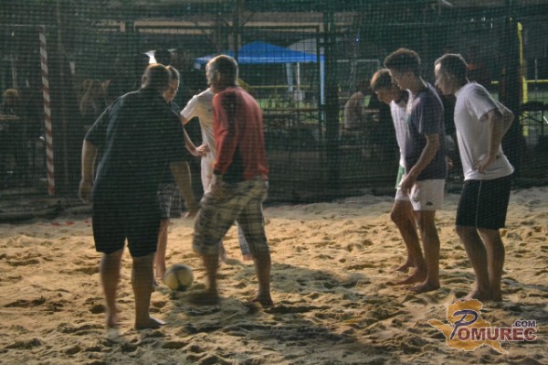 FOTO: Nočni nogometni turnir na mivki v Brezovcih