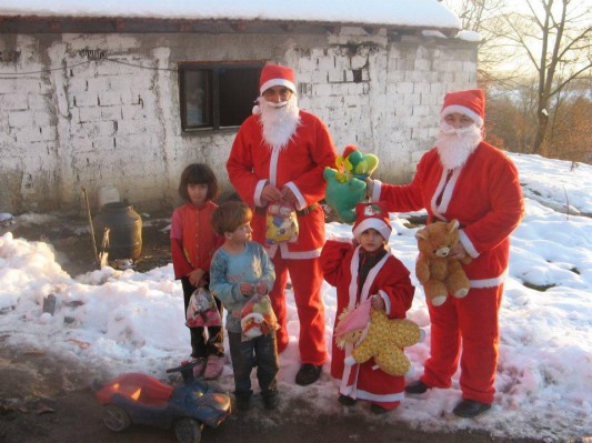 Darujte igrače in razveselite otroke