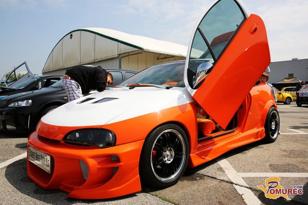 FOTO: Jekleni lepotci zavzeli parkirišče soboškega BTC-ja