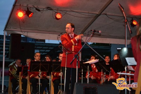 FOTO: Prekmurska godba Bakovci z mažoretkami na Soboškem poletju