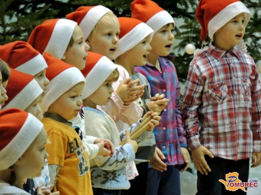 FOTO: Božično-novoletni koncert na OŠ Stročja vas