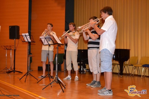 FOTO: Mladi mladim v Radencih