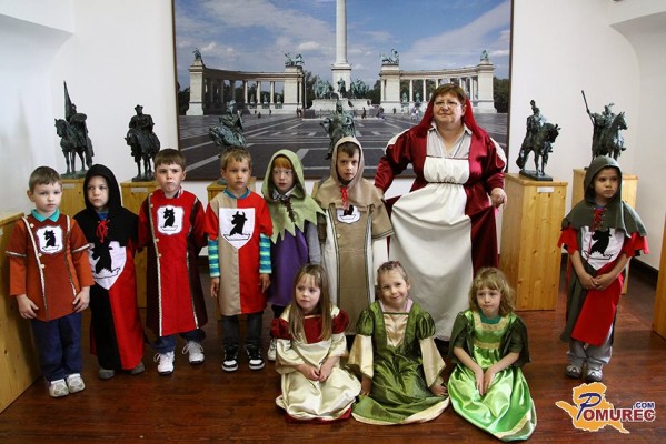 FOTO: Tradicionalno srečanje dvojezičnih vrtcev Prekmurja