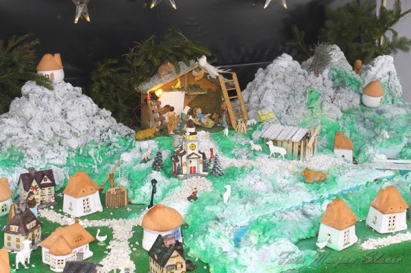 Pri Meškovih na Orehovskem Vrhu postavili jaslice na prostem