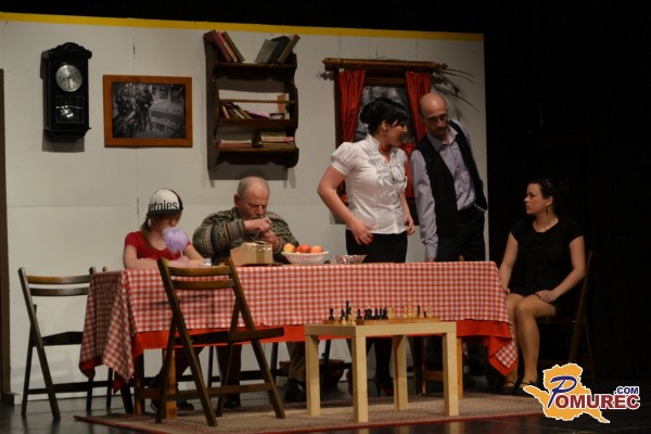 FOTO: Zapuščina premierno na grajskem odru v Murski Soboti