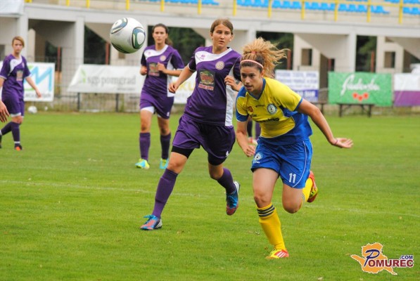 FOTO: Nogometašice Teleing Pomurja so se poigrale z Mariborčankami