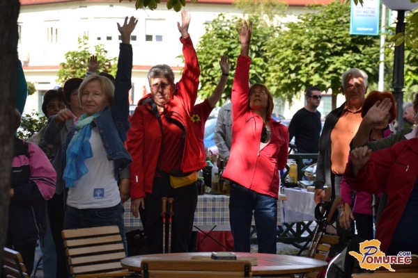 FOTO: Člani osteološkega društva osveščali širšo okolico o osteoporozi