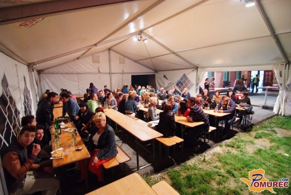 FOTO: V Kraščih so se zabavali s skupino Blue Planet