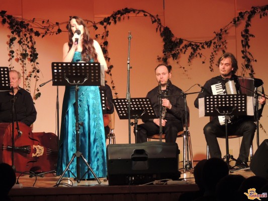 FOTO: Na Razkrižju prisluhnili murskim baladam in romancam