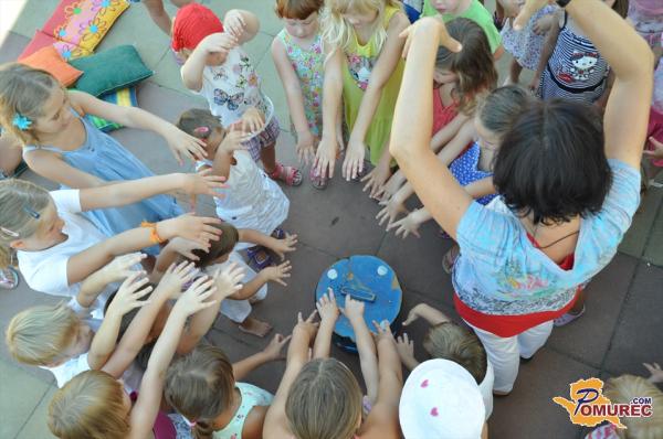 FOTO: Ples, petje, čaranje, zabava in bonboni