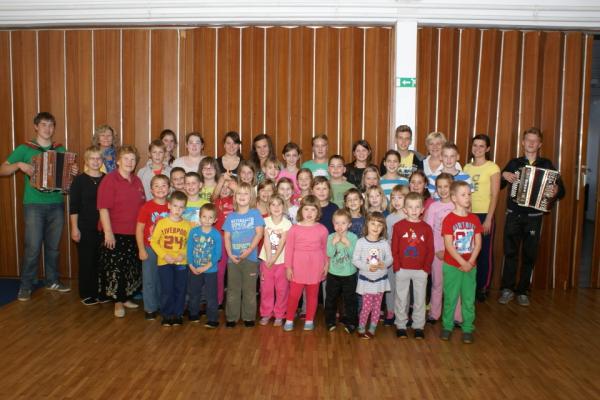 Mladi folkloristi vadili v Radencih