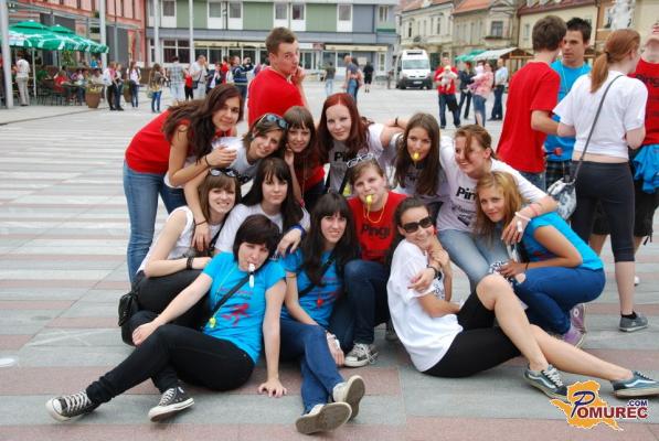 FOTO: Razposajeni maturanti zaplesali v Ljutomeru