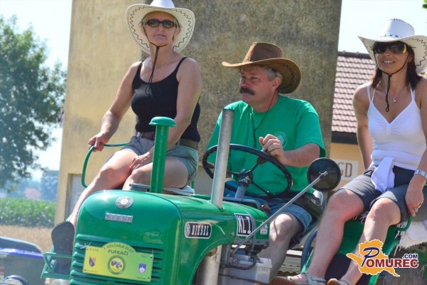 FOTO: Prvo srečanje starih traktorjev pufkačev v Ižakovcih