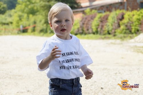 FOTO: V Černelavcih poteka dobrodelni piknik za Aljošo Škapera