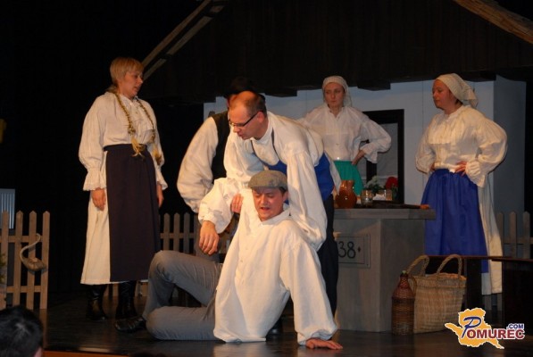 FOTO: Jenamena gledališka predstava znova navdušila v Črenšovcih