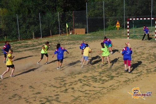FOTO: V Dolgi vasi Romkinje prevzele nogometno žogo