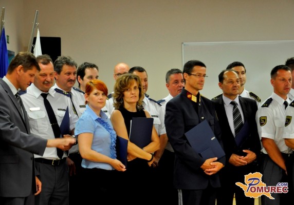 FOTO: Pomurski policisti in njihovi sodelavci prejeli priznanja