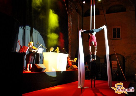 FOTO in VIDEO: Tango, svilene niti ter digitalna klasika navdušili publiko