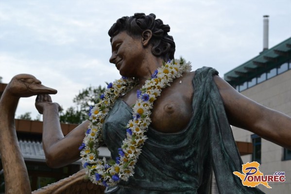 Muza Erato ovenčana z vencem ljubezni