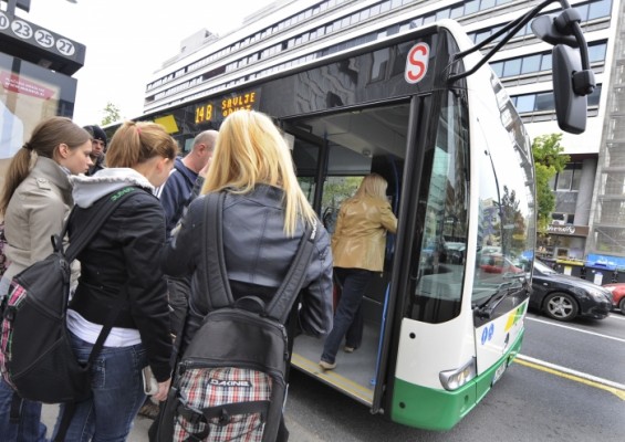 Po subvencioniran prevoz dijaki in študentje po 20. avgustu k prevoznikom